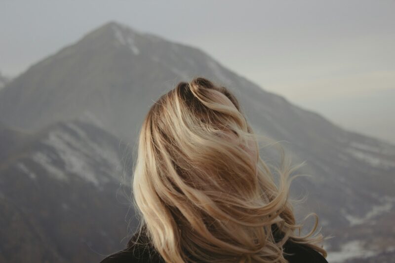 Praktische tips om je natuurlijke haar te verzorgen en te versterken